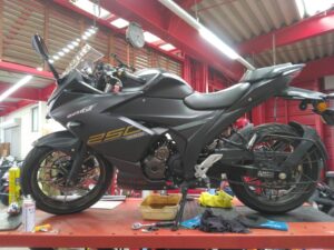 スズキ　ジクサーＳＦ２５０　ＧＩＸＸＥＲＳＦ２５０　（明石市）より　ご予約来店です。　無料点検、オイル交換ご依頼頂きました。